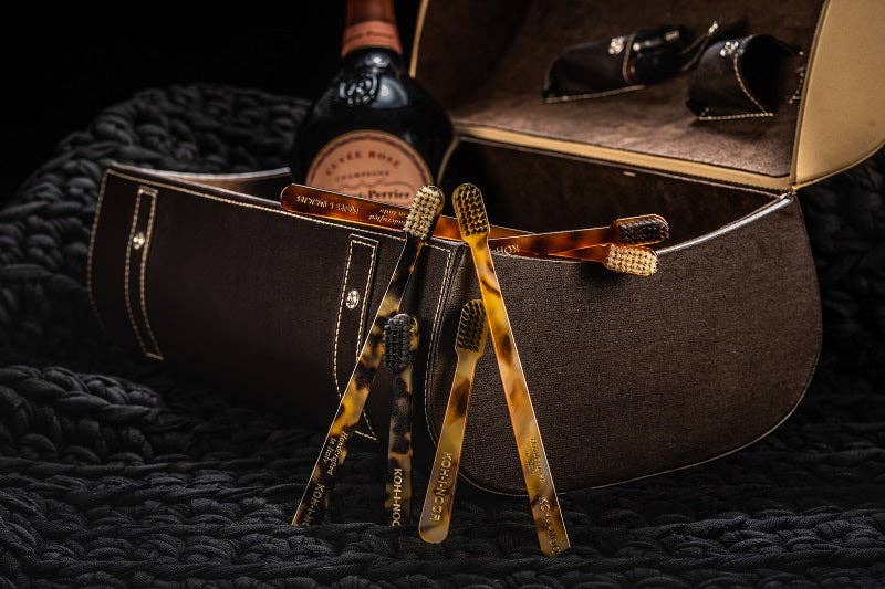 Koh-I-Noor - Coccola fogkefe természetes sörtékkel – puha: Garden