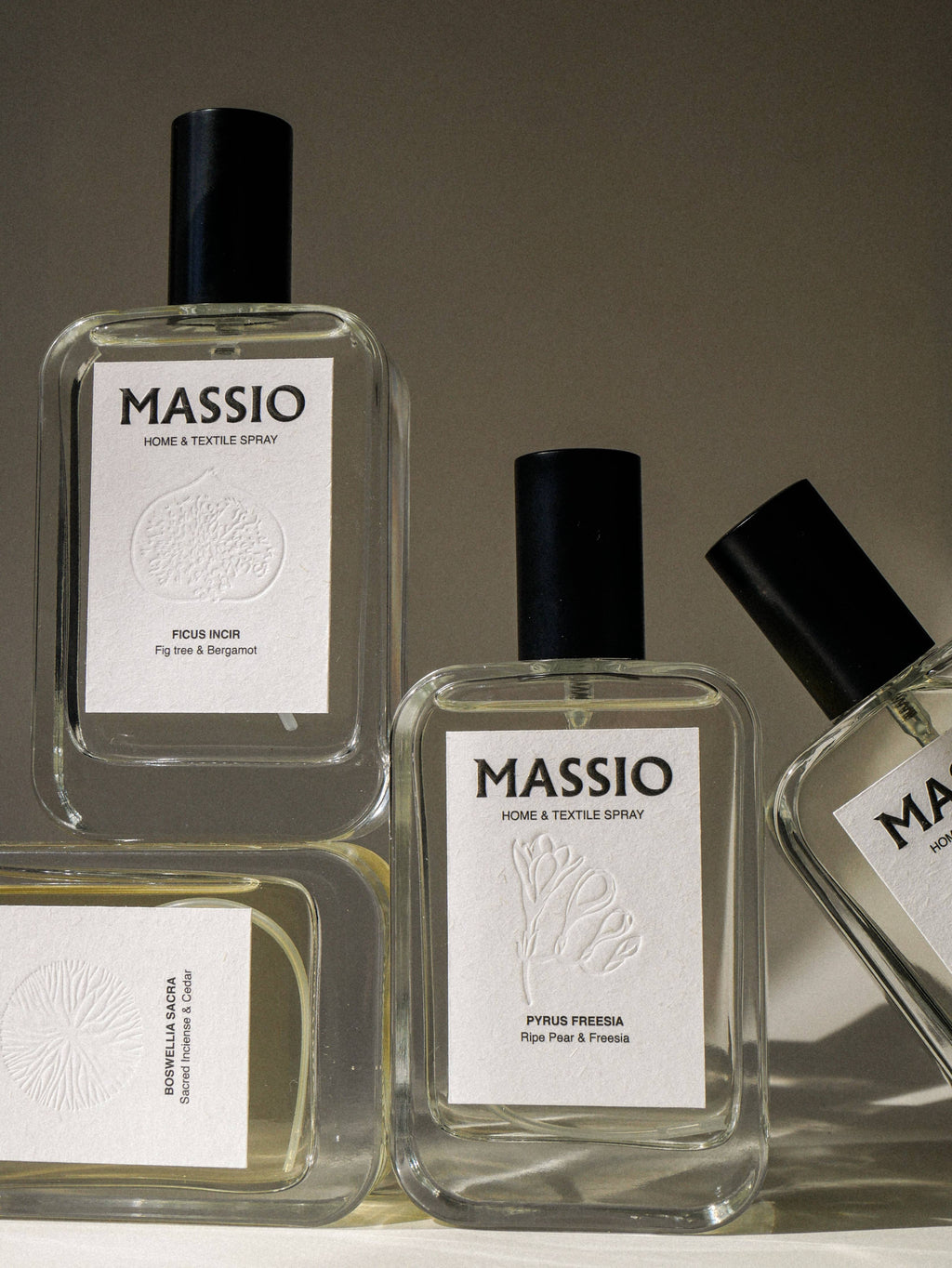 Massio Concept - Szoba- és ágynemű parfüm Pyrus Freesia (100 ml)