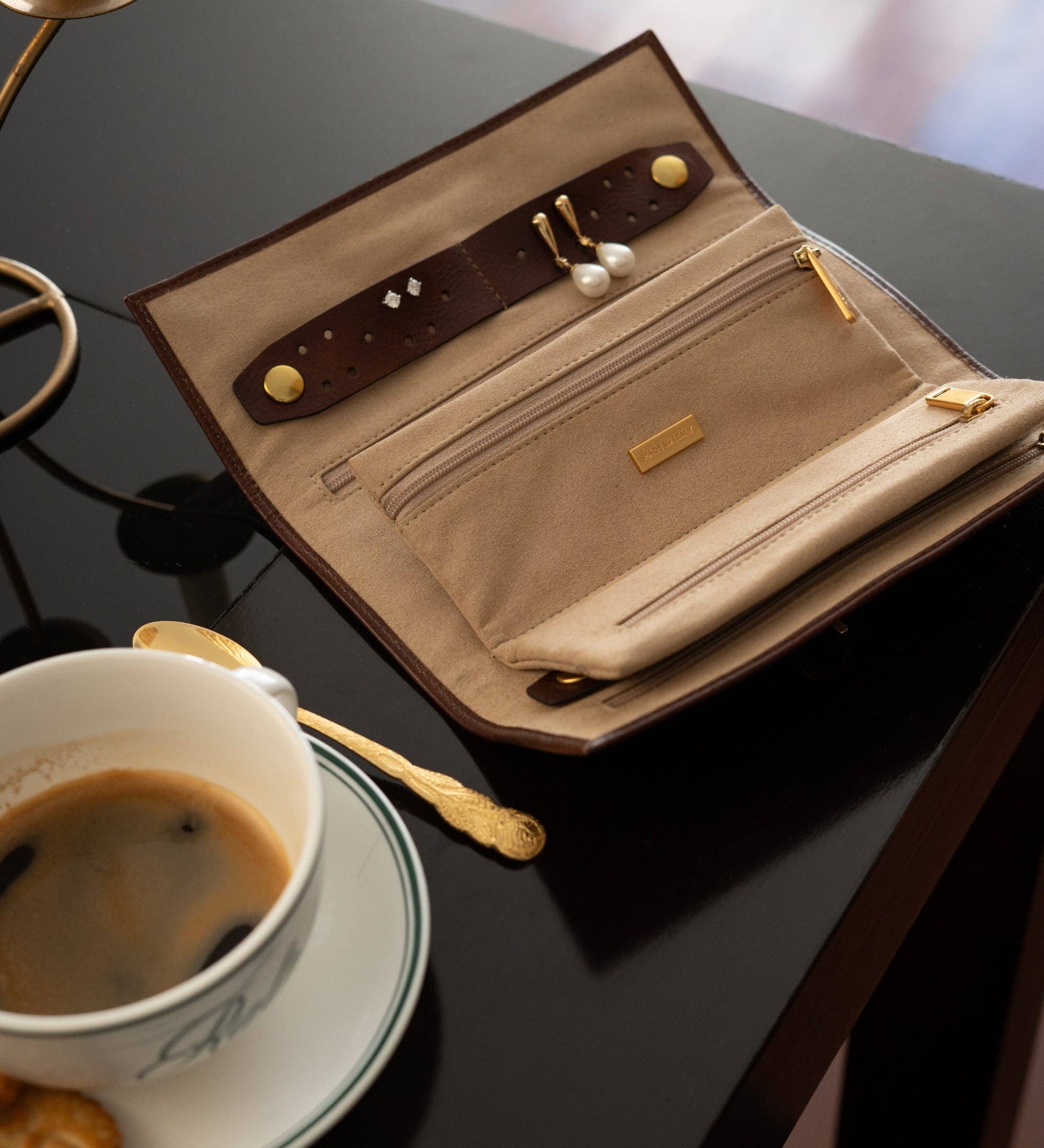 Time Resistance - Női bőr ékszerutazó tok – Madame Bovary: Barna