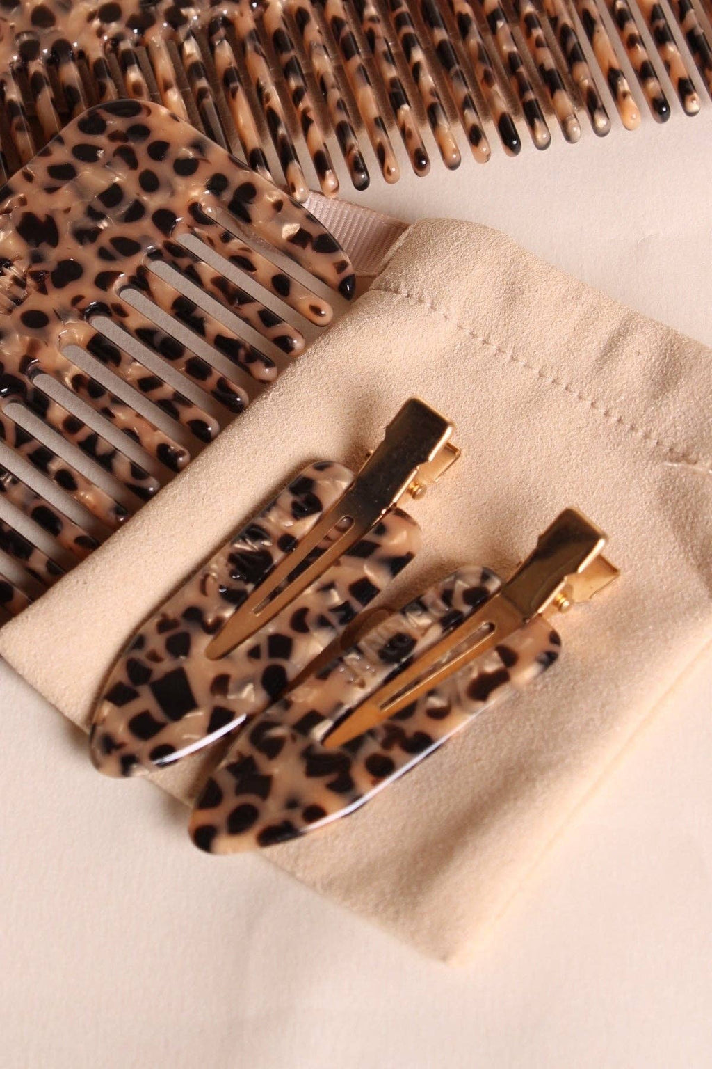 Peignee Paris - Leopard Hajcsat