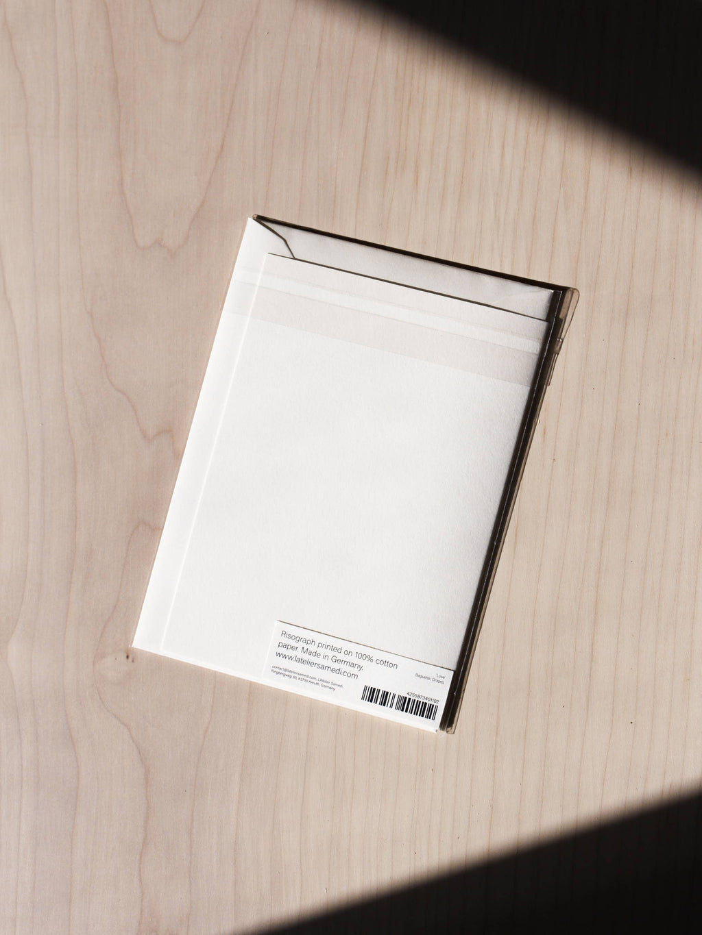 L'Atelier Samedi - Folded card 'hello world' Beige Envelope (Risograph)