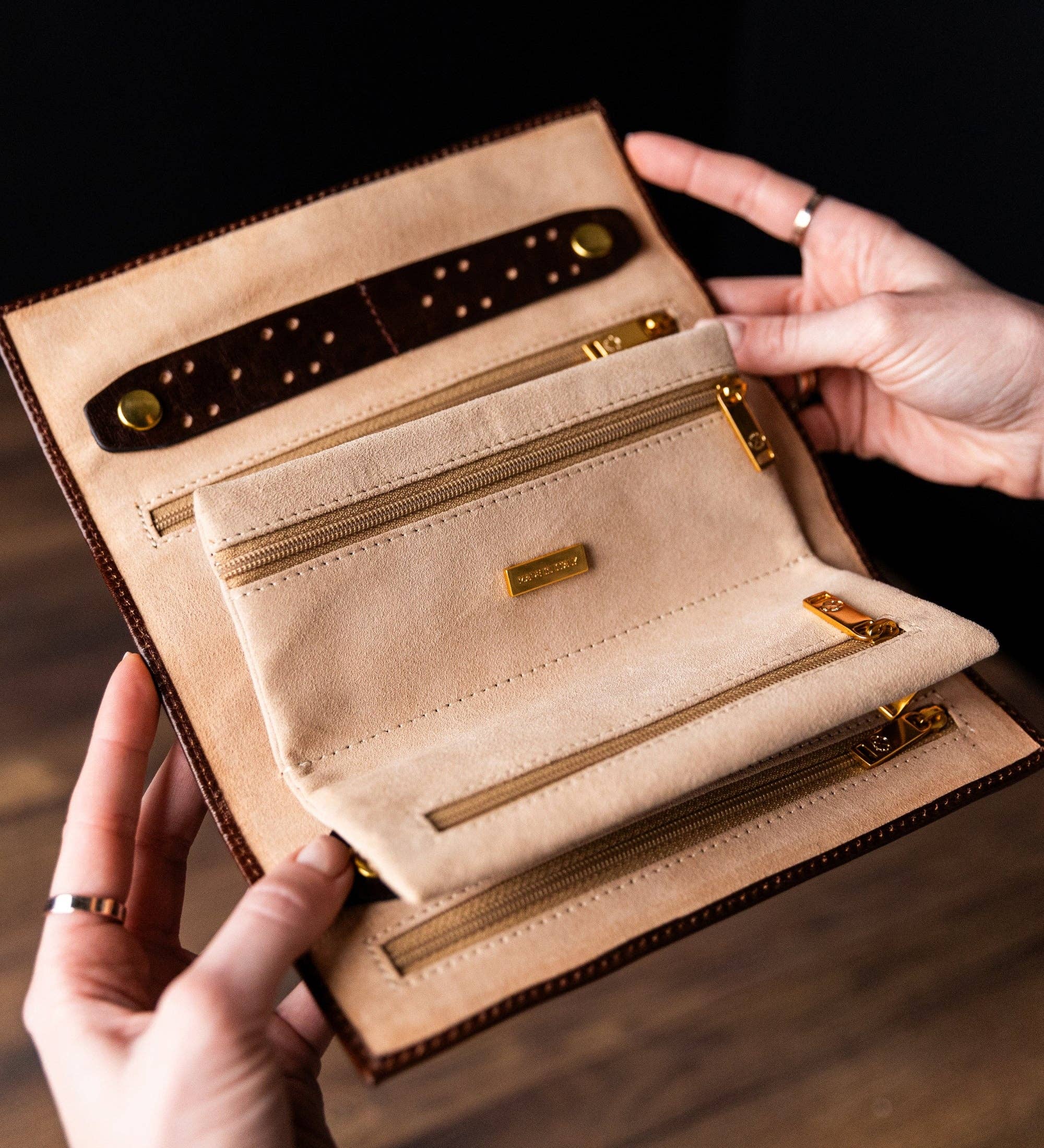 Time Resistance - Női bőr ékszerutazó tok – Madame Bovary: Barna